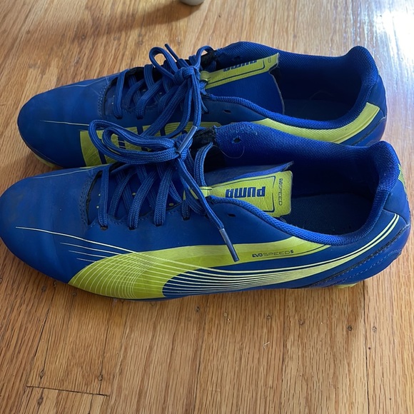 COPY - Blue and green Puma womens soccer cleats. Size 8 1/2. - Picture 2 of 3